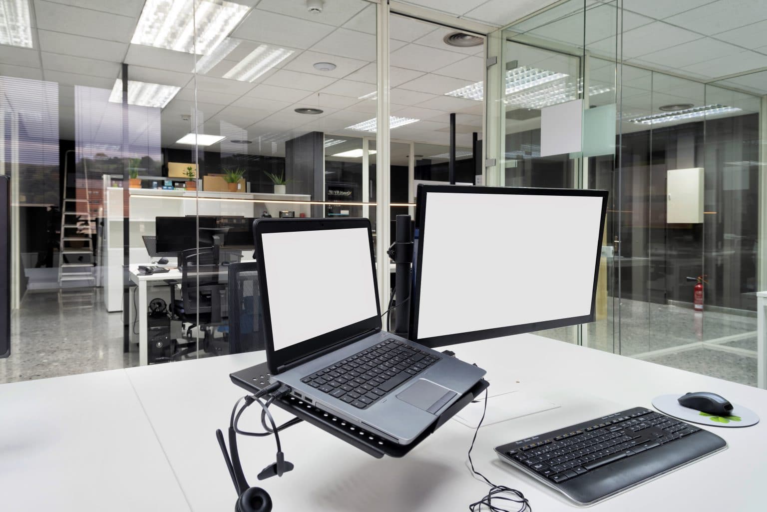 are-two-monitors-really-more-productive-than-one-tech-ed-simpl